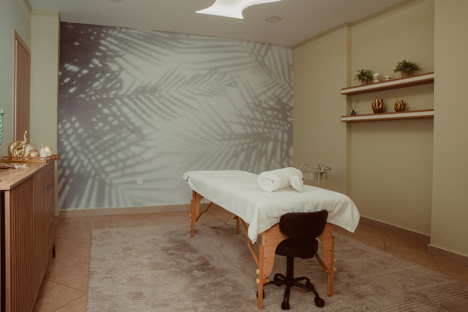 Σώμα και Πέλμα Spa Σκύδρα — treatment room με ήρεμη spa ατμόσφαιρα